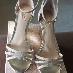 Badgley mischka jewel "antonette" wedges